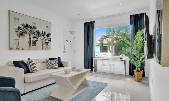 West Avenue Apartment | Maritime Suite 2BD/2BA South Beach Villa Monaco