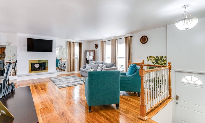 Markham House | Markham Retreat Near Parks ~ 24 Mi to Chicago!
