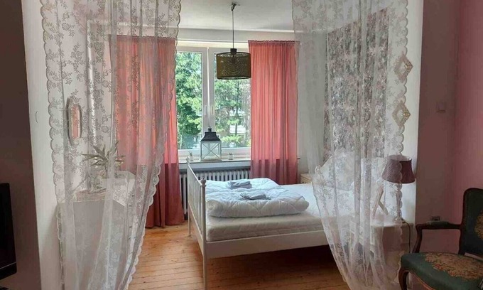 Duissern Apartment | Marleen - Welcome Back to the 50`s WG Room HBF