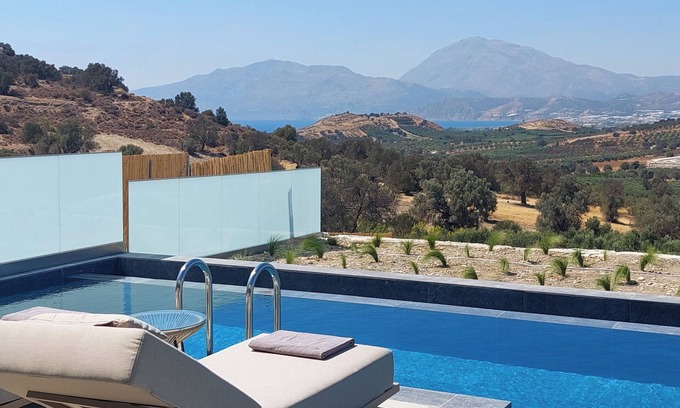 Kamilari Villa | Marnos Green Luxury Superior Villas - the ultimate luxury experience!