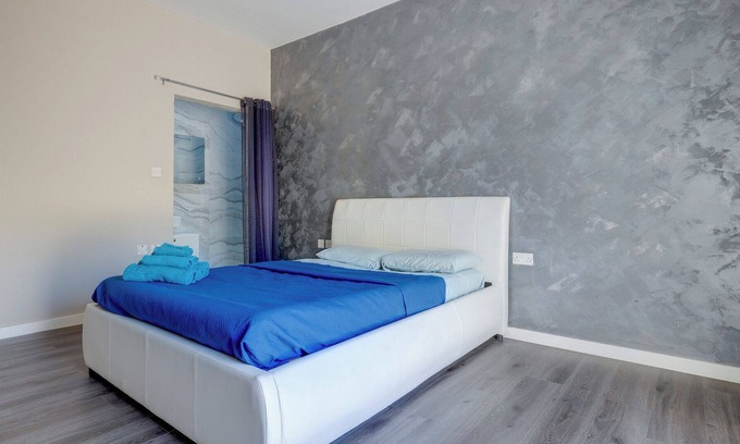 Iz-Zonqor Apartment | Marsaskala. 3 double bed fast wi-fi easy parking Gym .Smart Tvs In Rooms. AC .