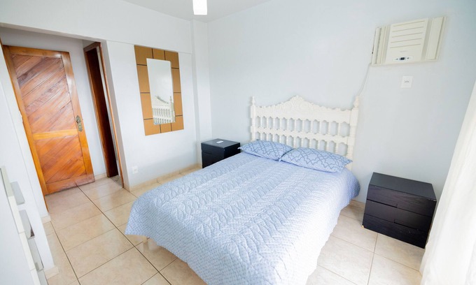 Praia do Morro Apartment | MARTHA SCHWANTZ BUILDING 202, 4 bedroom apartment - 2 garages 200m from MORRO BEACH.
