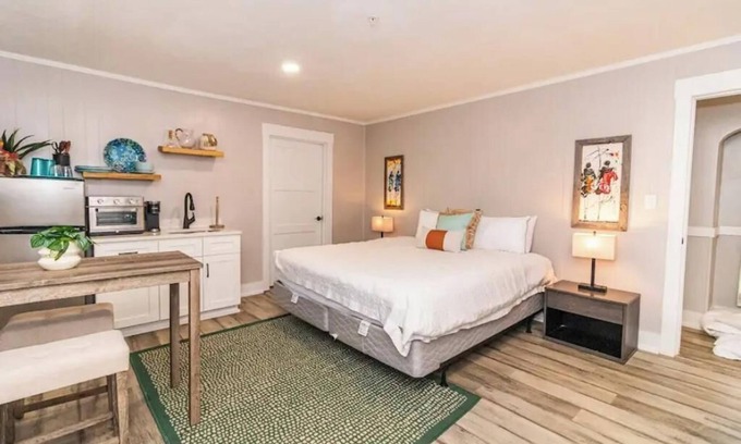 Wirtz Resort | MARU, a Cozy Stay for Two in the Lodge of Karoo at Smith Mountain Lake