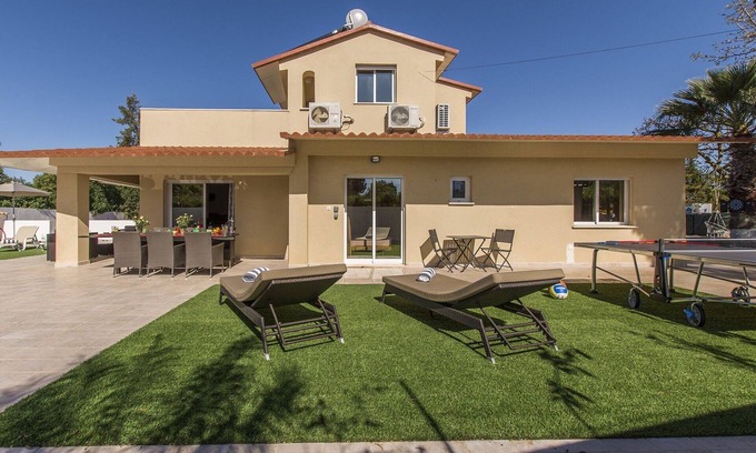 Estombar Villa | Marvellous Carvoeiro Villa | Quinta da Saudade | Private Pool | Table Tennis