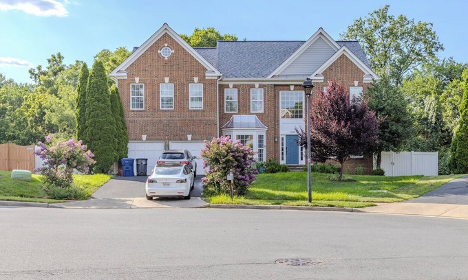 Herndon House | Marvelous 2-bedroom house with AC in Herndon