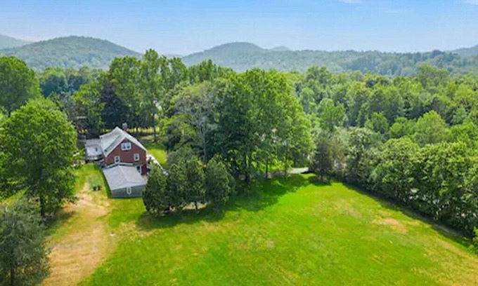 South Blooming Grove House | Marvelous 6-bedroom house with AC in Monroe