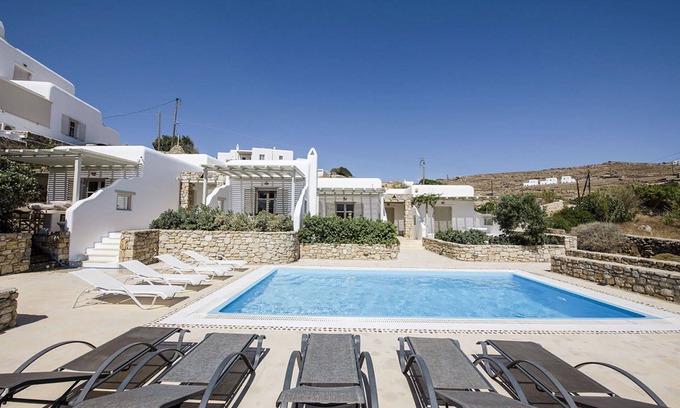 Ornos House | Marvi house with shared pool - My Rental Homes