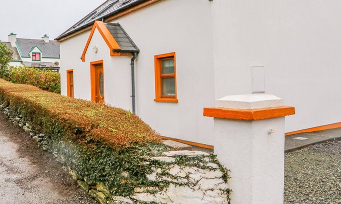 Caherkeen Cottage | MARY AGNES COTTAGE, pet friendly in Allihies, County Cork