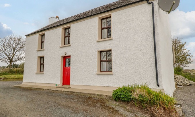 Naran Cottage | MARY KATE'S COTTAGE, pet friendly in Narin, County Donegal