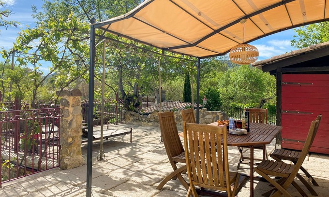 Saint-Andre-de-Cruzieres Cottage | Mas Bourdaric - La Magnanerie - Gîte spacieux avec grande terrasse et piscine