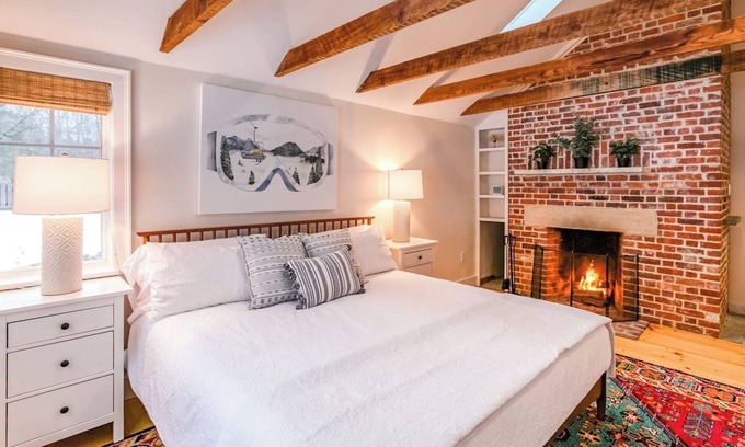 Great Barrington House | Mason's Lodge · Luxury Home - 3 Fireplaces Mins to Ski & Town