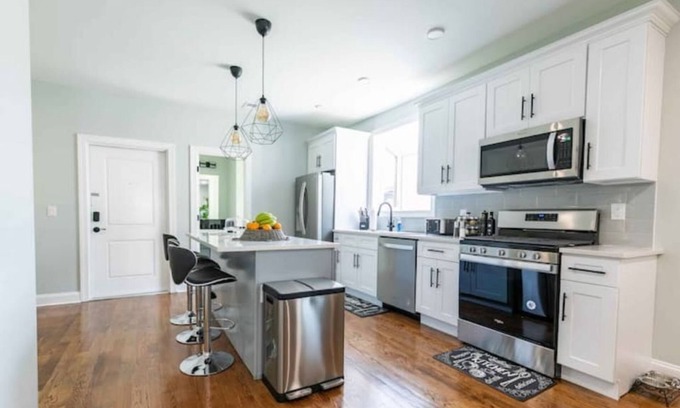 Kearny Apartment | 🗽Massive 3BR 2BT 2🅿️ King bed near NYC and American Dream