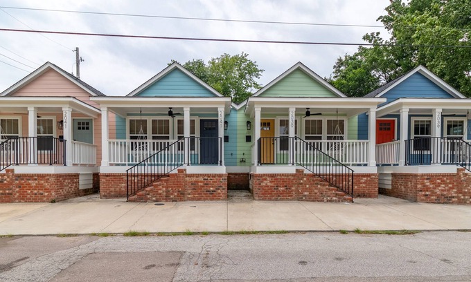 East Midtown House | Massive 4 houses on one property perfect for family reunion and weddings