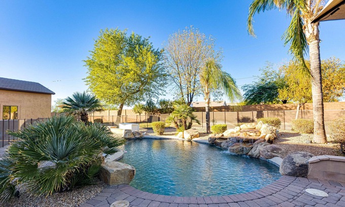 East Mesa House | Massive Custom! Sparkling Fenced Pool! Sleeps 12.