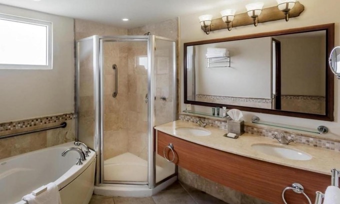 Puerta de Tierra Apartment | Master w lagoon view 2 guests (E18)