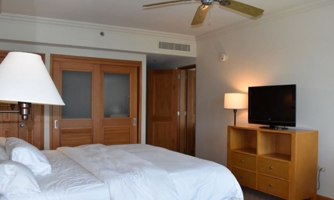 Puerta de Tierra Apartment | Master w lagoon view 2 guests (D22)