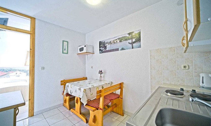 Pomena Apartment | Matana Pomena - A3 One-Bedroom Apartment with Balcony and Park View