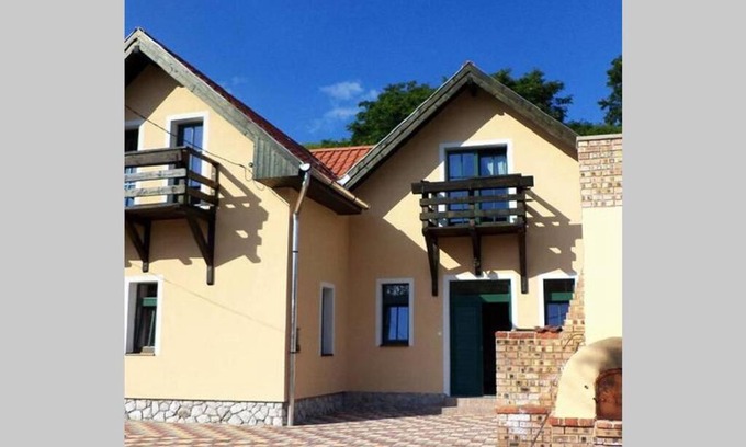 Ostoros Apartment | Matyó Rózsa Vendèghàz