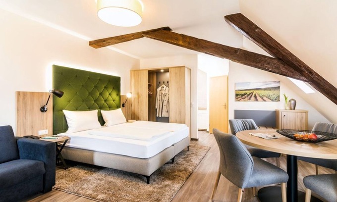 Mußbach Bed & Breakfast | Maxi, shower or bath, toilet, 1 bedroom - winery - guest house Völcker