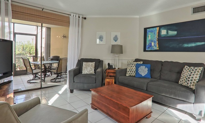 Seven Mile Beach Condo | May 3-8 AVAIL! Complete RENO 2023! Cayman Reef 36 SEA VIEW King Bed 65" TV
