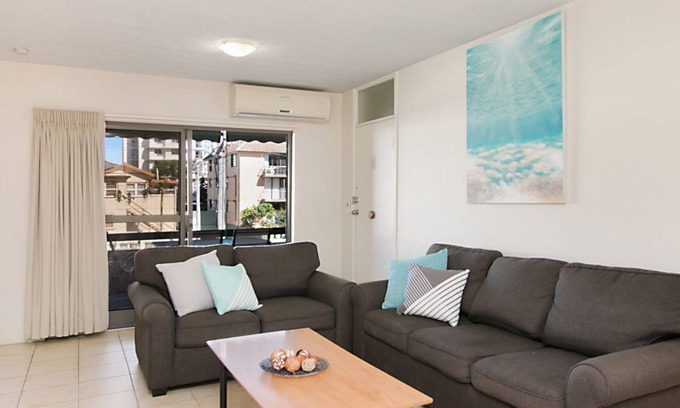 Coolangatta Apartment | Maybury Unit 3 only a 70 Metre walk to Rainbow Bay beach Coolangatta FREE Unlimited Wi-Fi