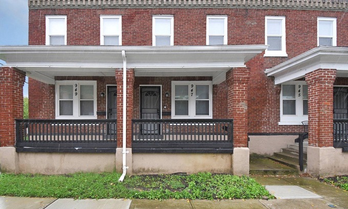 Olde Towne East House | McAllister Townhouse: where comfort and style meet!