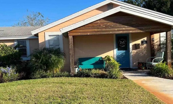Okeechobee House | Mccoin Home-Centrally located-HOTTUB!