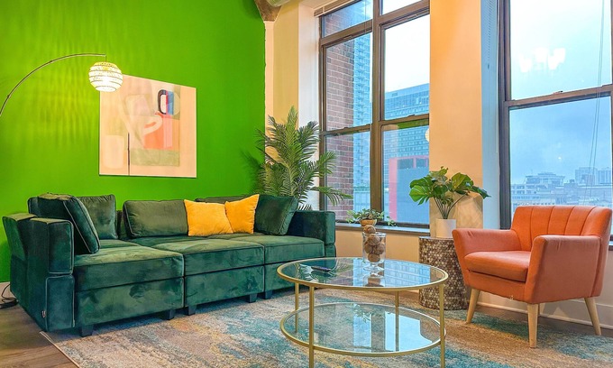 Near South Side Apartment | McCormick Place 2b/2b family unit with optional parking for up to 8 guests
