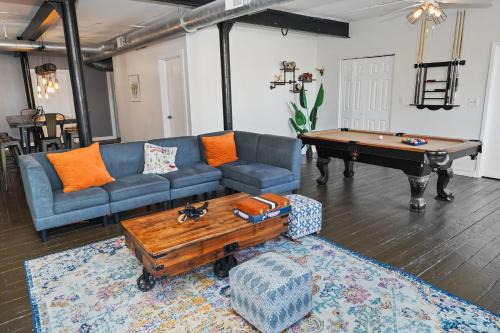 Near South Side Apartment | McCormick Place Spacious 5BR Suite with Pool Table & Optional Parking Sleeps 10 Near Soldier Field and Grant Park