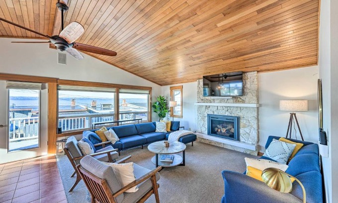 Stanwood House | McKees Beach House with Ocean Views, Hot Tub!