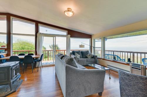 McKinleyville House | McKinleyville Getaway with Hot Tub and Ocean Views!