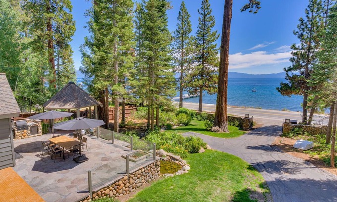 Homewood House | McKinney Bay Retreat - Split Lakefront - TLUXP