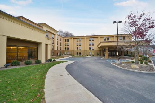 Ross Township Hotel | McKnight Hotel