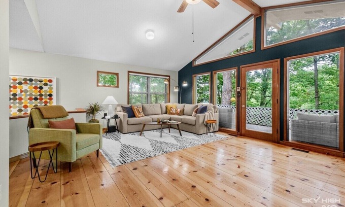 Rogers House | MCM Lakehouse - Direct Lake Access - Sleeps 8