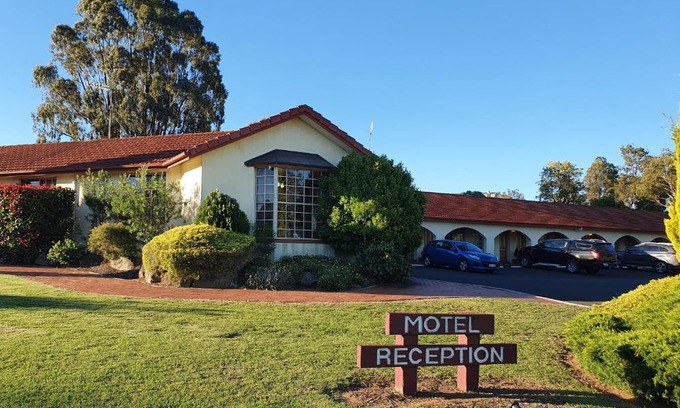 Warwick Hotel | McNevins Warwick Motel