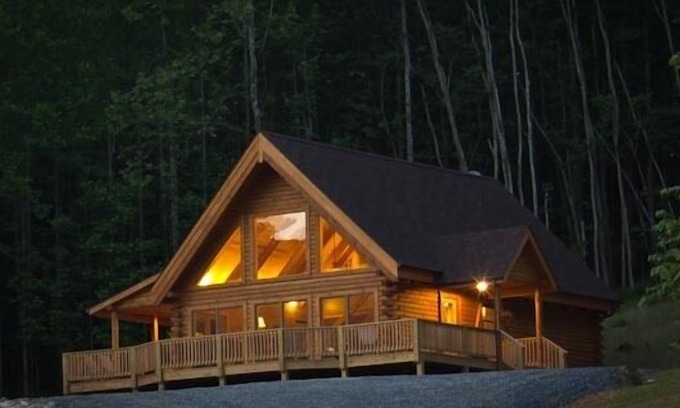 Lexington Cabin | Meadow View Cabin, a deluxe log home near Lexington VA.