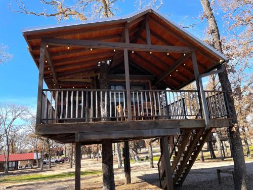 Elm Mott Other | Meadowlark Treehouse 15 MIN to MagnoliaBaylor