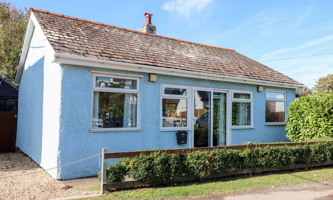 Anderby Creek Cottage | MEADOWSWEET, pet friendly, character holiday cottage in Anderby Creek