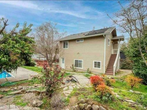 Medford House | Medford Home And 2 Condos With Pool