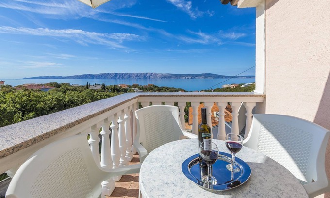 Povile Apartment | Mediterranean flat just 470 metres from the beach with sea view, baby cot, barbecue