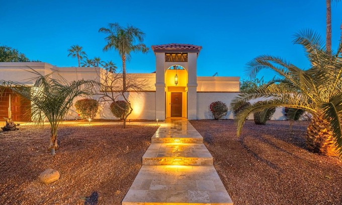 Santiago House | ☀️🏌️Mediterranean Villa! 2 King Suites + Casita, 8 Person Spa & Heated Pool!