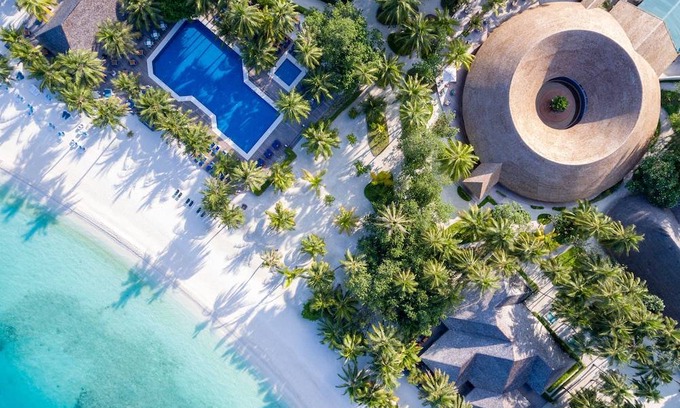 Meerufenfushi Hotel | Meeru Island Resort & Spa