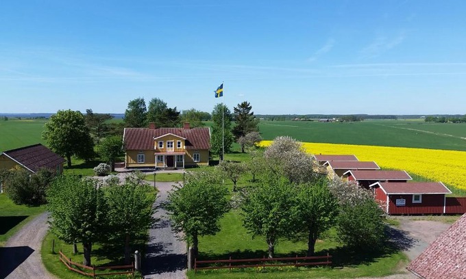 Axvall House | Mellomgården