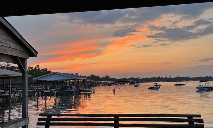 White Lake House | Mellow Fish - where memories last a lifetime! Only steps away from the lake.