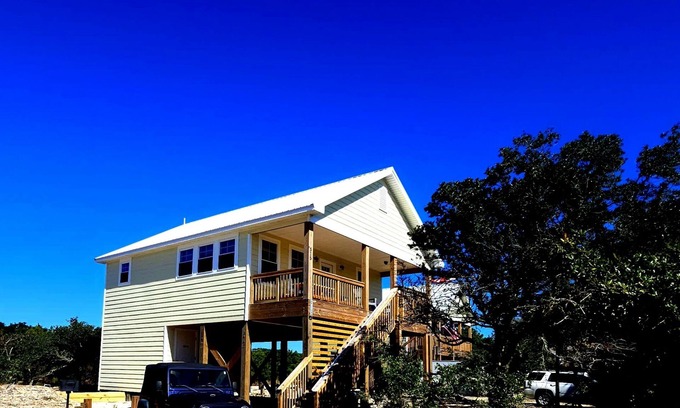 Corolla Cottage | Mellow For Shore-Built in 2023-3.5 Miles off pavementn4WD required-AIR DOWN!