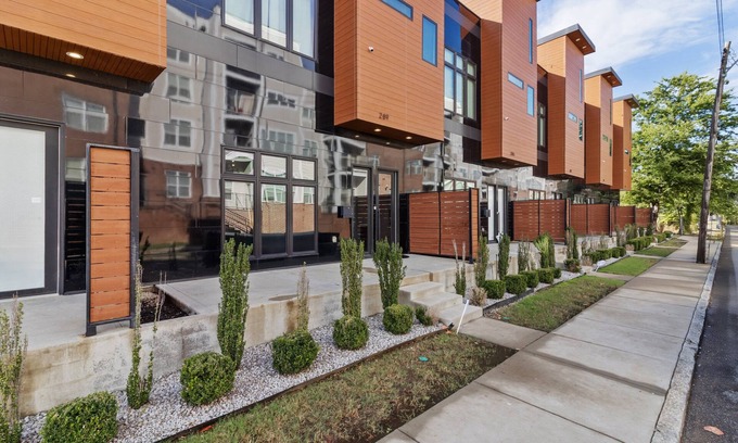 Downtown Memphis House | Memphis Mafia walk to Beale & FedEx Forum