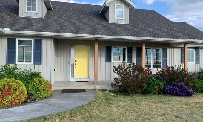 Merlin House | Merlin Home With Amazing Lake Erie Views