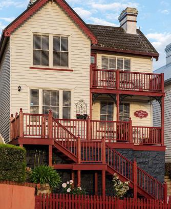 Devonport House | Mersey River Cottage (cir 1888) Central location with Amazing Ocean and Habour Views.