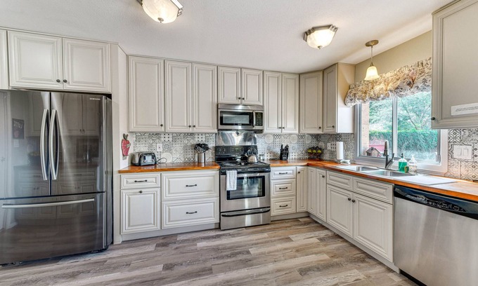 Dobson Ranch House | Mesa Outdoor Oasis w/Private Pool & Patio!