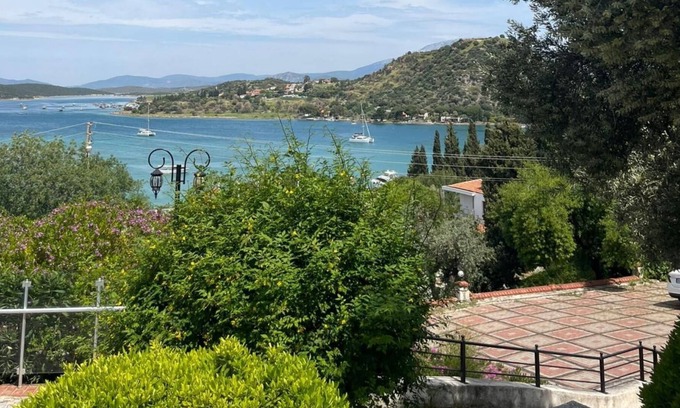 Ildır Koyu Apartment | Mesmerizing Flat with Shared Pool in Cesme